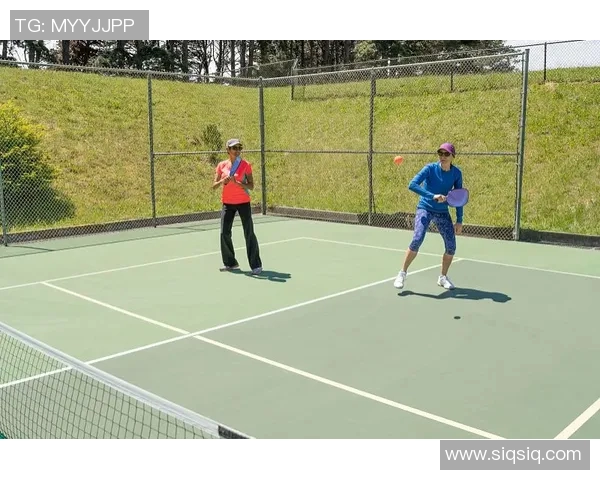 网球装备选购指南：如何选择适合的球袜提升比赛表现